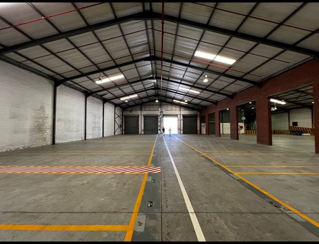 3,090M² WAREHOUSE TO LET IN AIRPORT INDUSTRIA